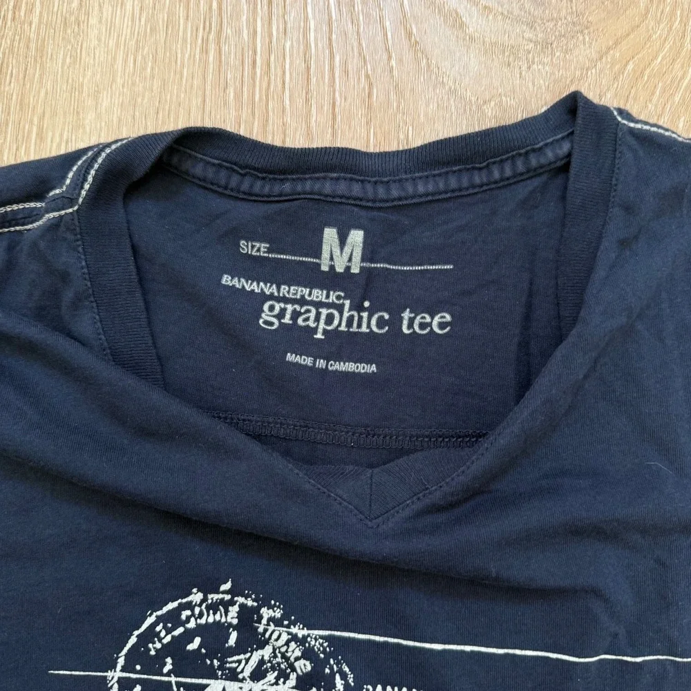 Banana Republic Tee Dark Blue La Plancha Graphic T-shirt Men's‎ M